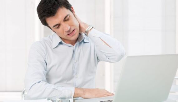 Osteocondrosis cervical al trabajar en una computadora