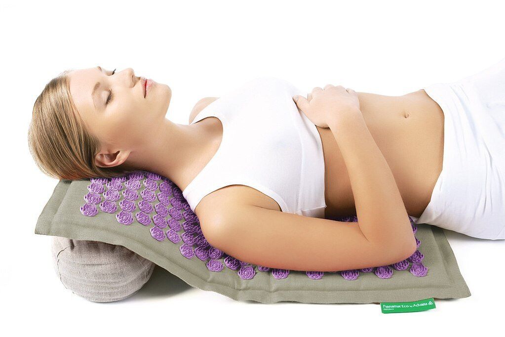 El aplicador de agujas ayuda a combatir la osteocondrosis de la columna cervical