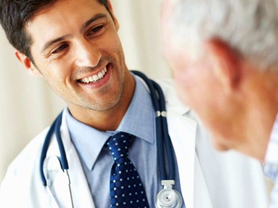 Consulta con un médico por osteocondrosis.